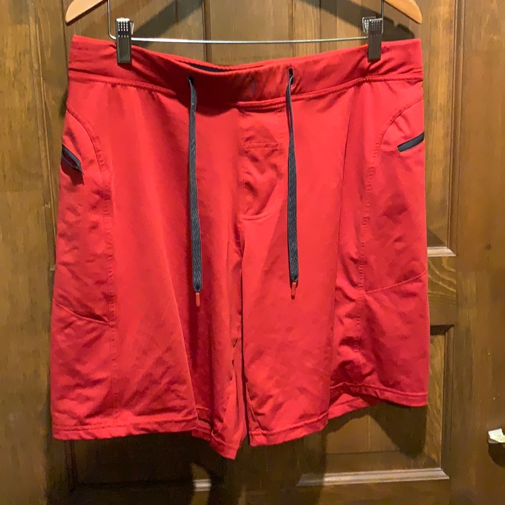 Hylete Large Above the Knee shorts